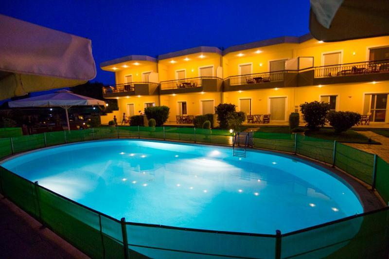 Vakis Apartments ザハロ エクステリア 写真